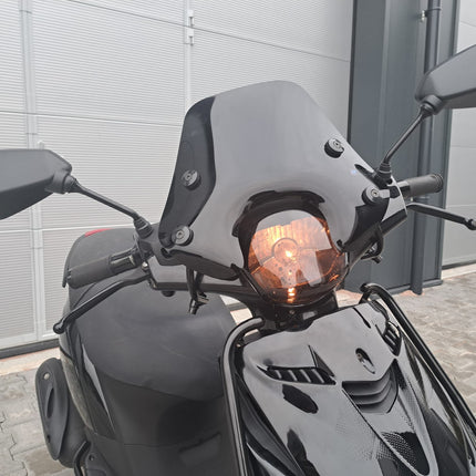 Piaggio Zip Origineel Glans Zwart Laag Windscherm 30 cm hoog Inclusief bevestigingsset
