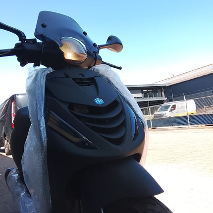 Piaggio Zip SP Voor kap +binnenrooster 1-Delig Mat Zwart – Kappenset / Beplatingsset
