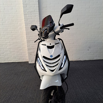 Piaggio Zip SP Voor kap +binnenrooster 1-Delig Glans Wit – Kappenset / Beplatingsset