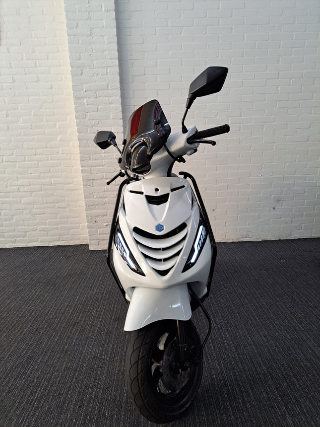 Piaggio Zip SP Voor kap +binnenrooster 1-Delig Glans Wit – Kappenset / Beplatingsset