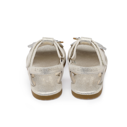 Shimmer Swan Sandals | Kindersandalen | Silver Metallic Leather
