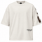 Oversized heren T-shirt in khaki, voorkant met zwarte STYNVOCLUB-letterprint, ronde hals, verlaagde schouders en grafische mouwprint op witte achtergrond.