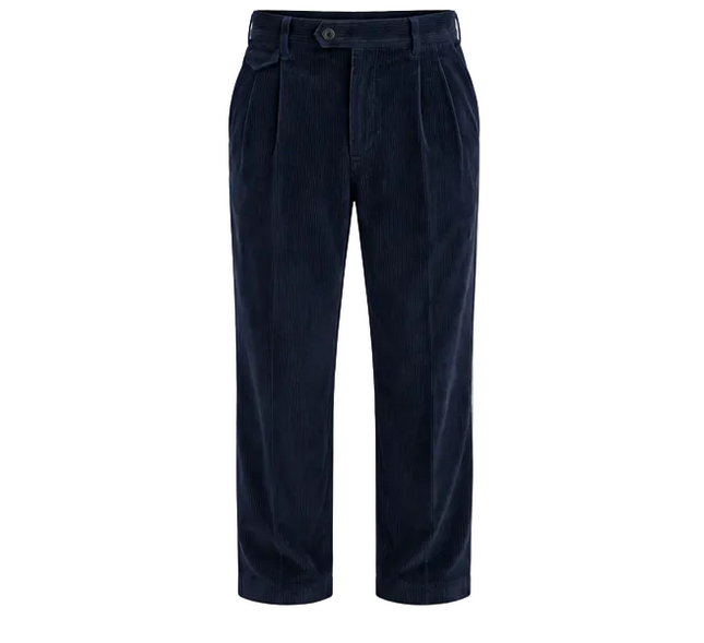 RKON heren corduroy broek marineblauw – voorkant, relaxed fit ribbroek met plooien en rechte pijpen op witte achtergrond.