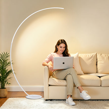 Zwarte moderne LED booglamp van 165 cm met slank gebogen metalen frame, ronde voet en geïntegreerde verlichting, dimbare staande vloerlamp voor woonkamer en slaapkamer.