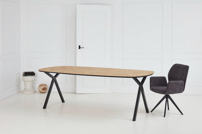 Eichen-Esstisch natur mit Fischgrätmuster - Dänisch oval - Scissor schwarz