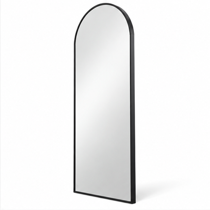 Boogspiegel 168x58 cm met slank metalen frame, grote verticale passpiegel met afgeronde bovenkant op witte achtergrond.