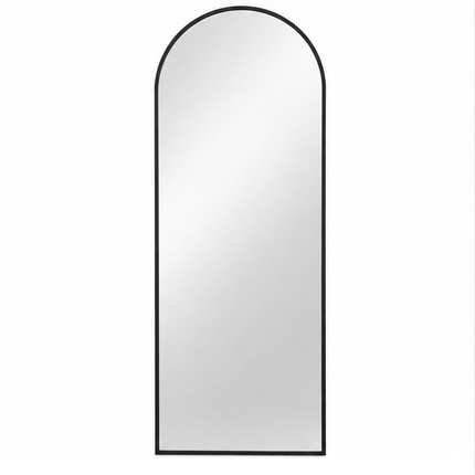 Boogspiegel 168x58 cm met slank metalen frame, grote verticale passpiegel met afgeronde bovenkant op witte achtergrond.