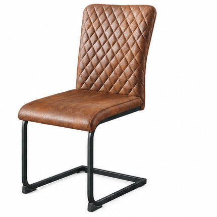 Moderne bruin eetkamerstoel met hoge rugleuning, diamantvormige stiksels, zachte stoffen bekleding en zwart metalen sledeframe, schuin van voren gefotografeerd.