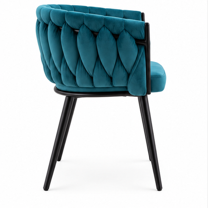 Turquoise fluwelen eetkamerstoel met luxe geweven rugleuning, armleuningen en stevige zwarte metalen poten.